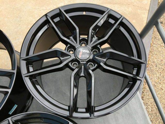 C7 Z51R Corvette Stingray Wheel Set in Gloss Black - Close Up View