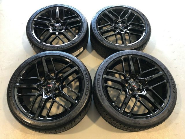 GM C8 GT Gloss Black Corvette Wheel & Michelin Tire Package - Front View