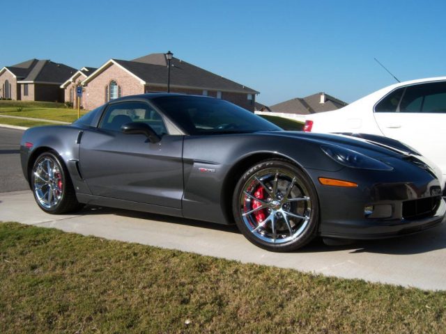 Z06 Spyder Wheels in Chrome on Dark Gray Corvette