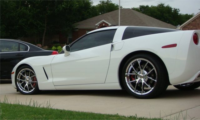 Z06 Spyder Wheels in Chrome on White Corvette